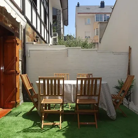 Junto A La Ciudadela De * Jaca