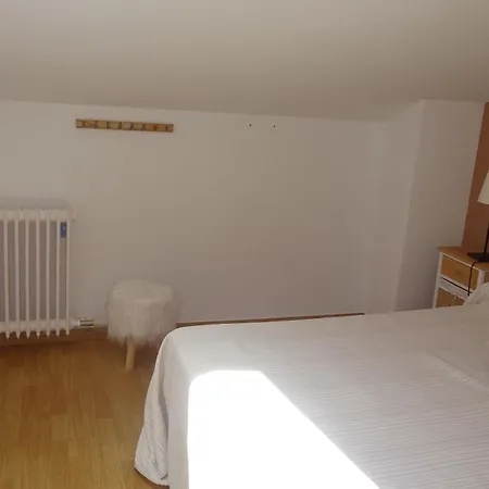 Junto A La Ciudadela De Jaca