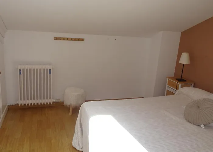 Junto A La Ciudadela De Jaca